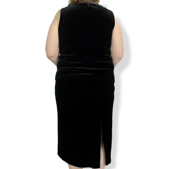 3/$30 ⭐️ 𝅺vintage Black Sleeveless MIDI Velvet Dress - Picture 2 of 4
